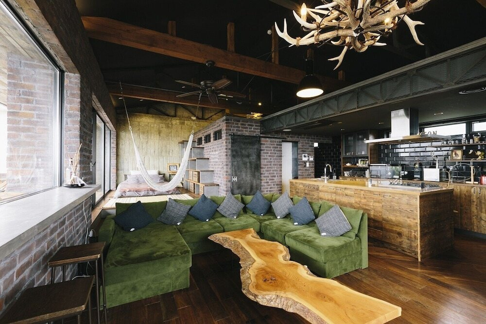 洋画に出てきそうなラグジュアリーな部屋で思い思いのひとときを。4024289