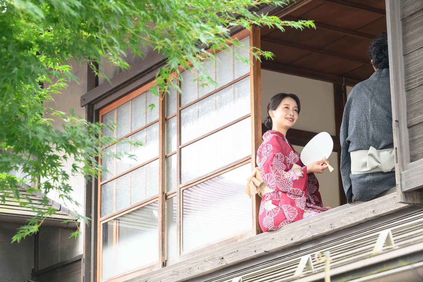 カップルや夫婦で旅行の夏のイメージ あおり