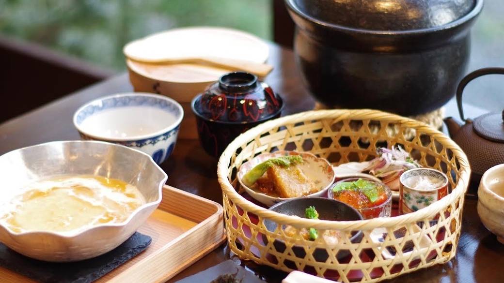 「茶房 空花」で
優雅なランチタイム / 1