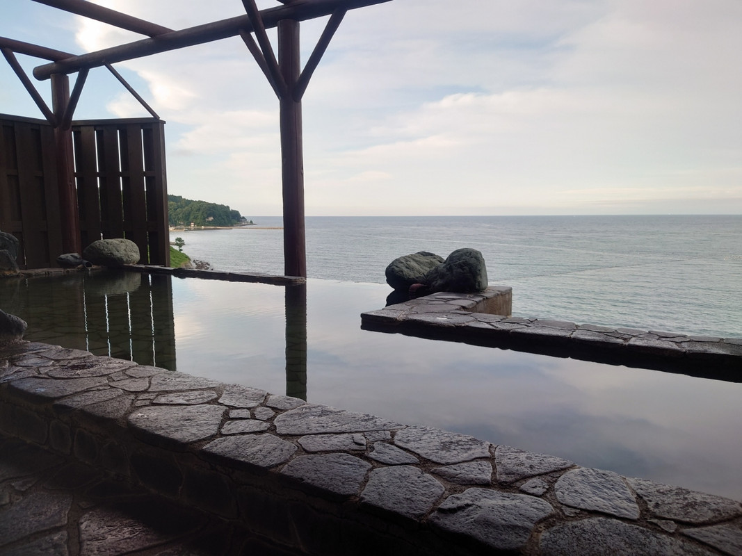 海に面した露天風呂