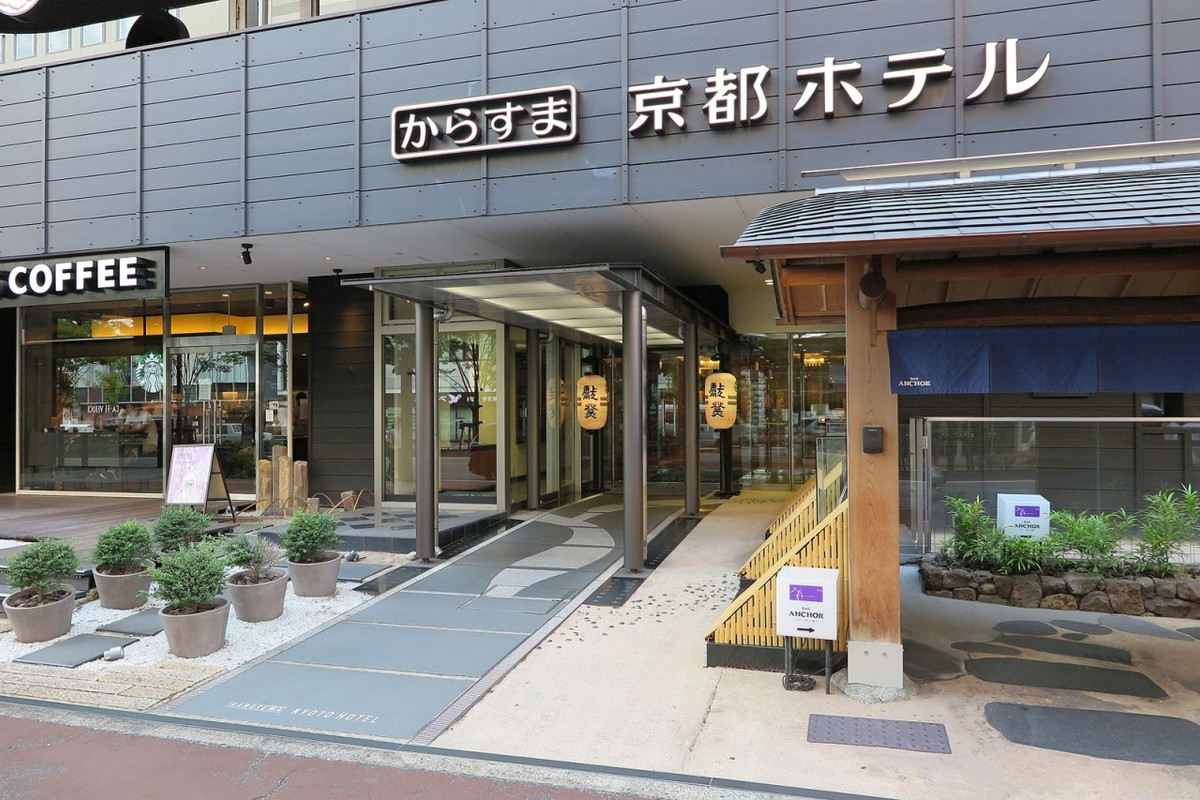 玄関周り、風流な設えです