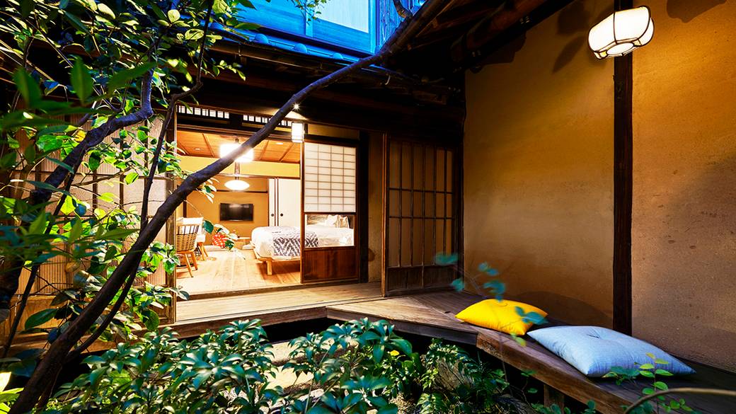 鞆の浦で穏やかに
歴史に思いを馳せる旅 / 1