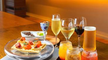 バーのドリンクとフード / 7