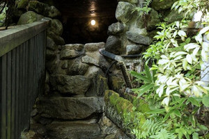 神秘的な洞窟風呂