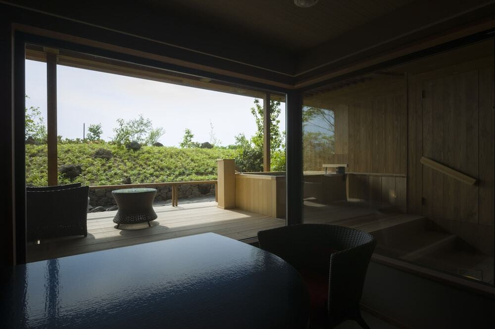 「ホテル鐘山苑」の4～5階にある特別フロア。専用ラウンジでワインを楽しもう3411432