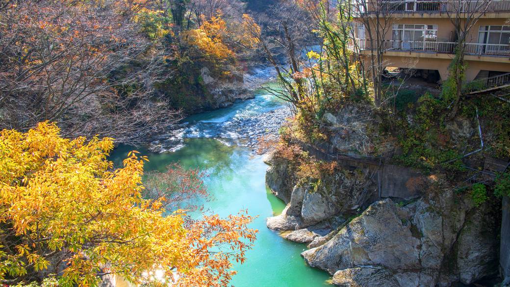 自然を眺めながら
水上温泉までドライブ / 1