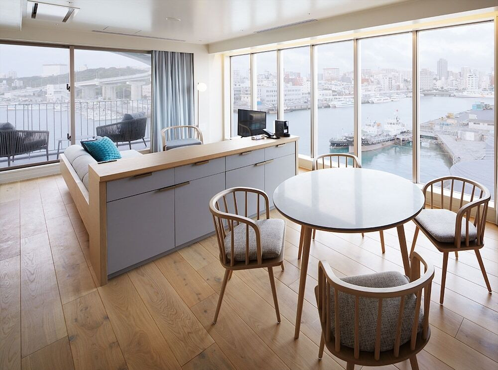 開催月：5月（ゴールデンウィーク3日間）／会場：那覇新港ふ頭／花火打ち上げ時間：約20分4088126