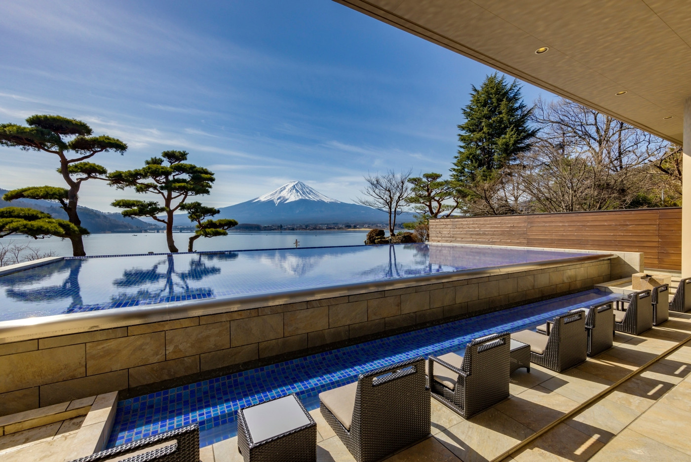 富士山と湖を望む足湯でのんびり♪甲州ワイン豚に舌鼓!3533000