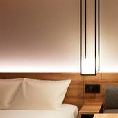 ホテル・アンドルームス新大阪（大阪府 ビジネスホテル）：シンプルで使いやすい14㎡の客室。ダブルサイズのベッドよりひと回り大きい幅1,500mmのベッドなので、2人で寝てもゆとりあり！ / 3