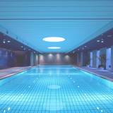 ジャグジー、採暖室併設のプール / 1