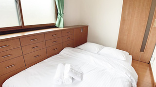 3ベッドルーム 2階建て一軒家 バルコニー付き 禁煙