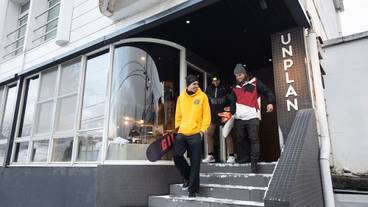 施設の入り口 / 15