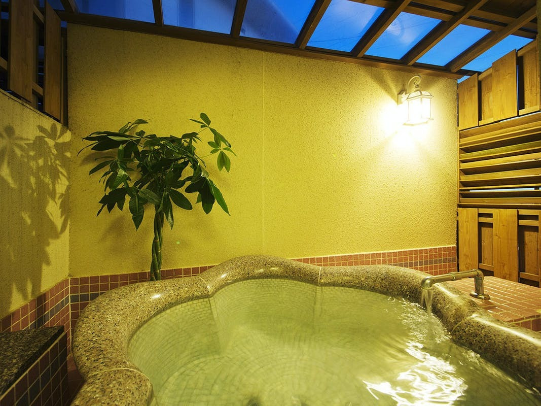 美肌・デトックス効果が期待できる死海塩風呂を体験！4068461