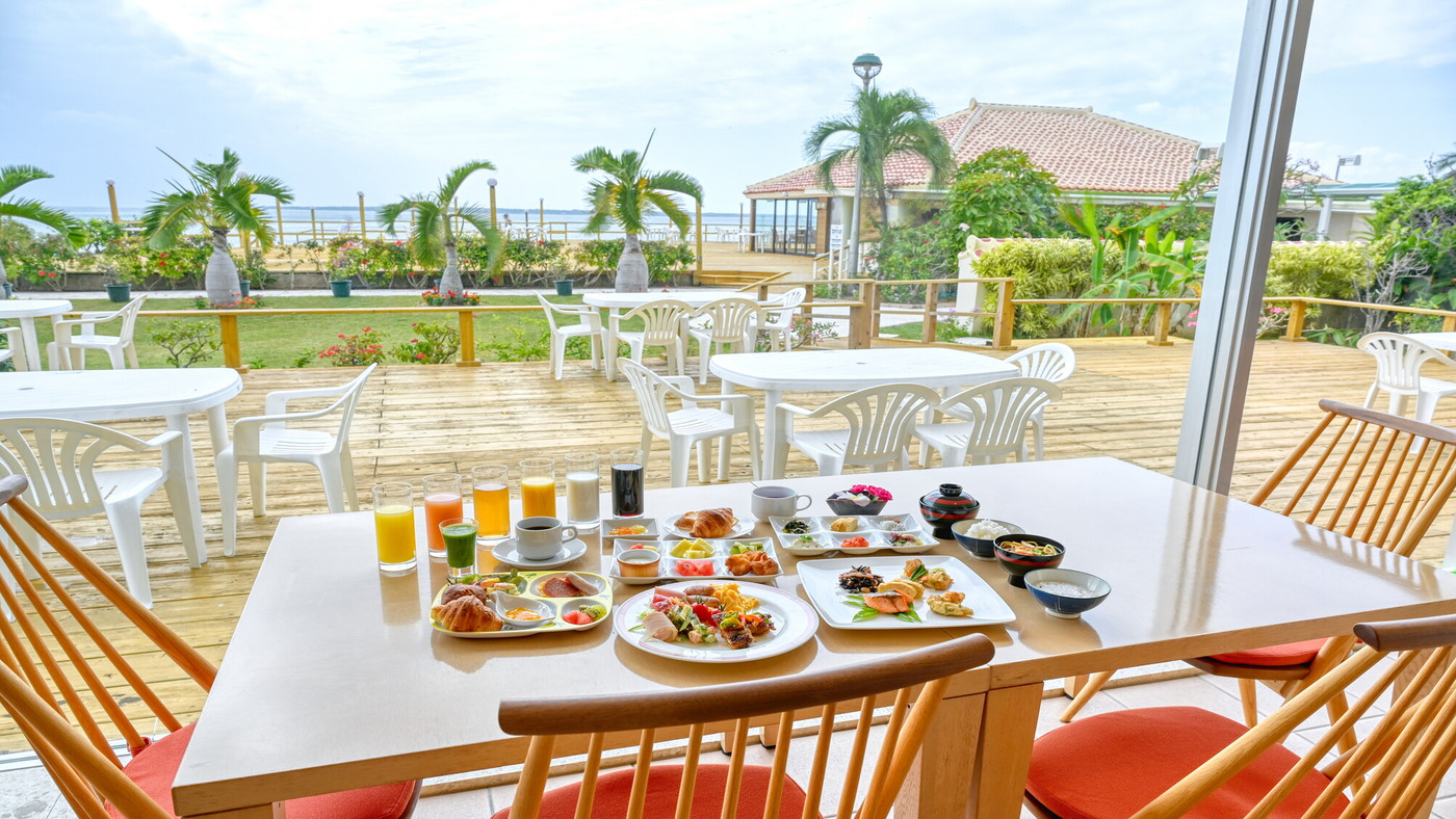 ビーチ、プール、客室。どこにいても海を感じられる3355420