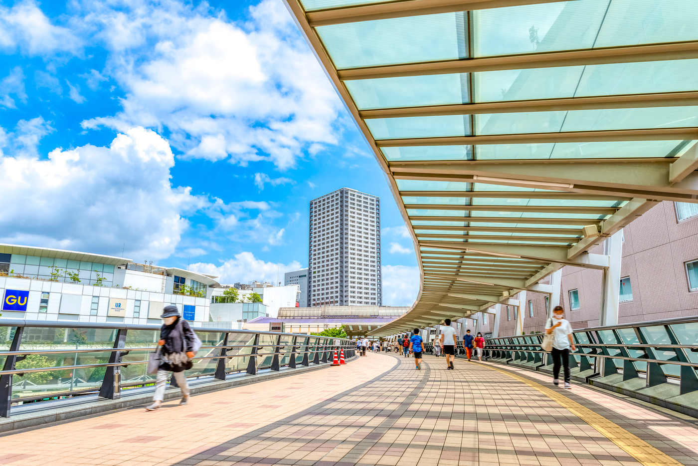 川崎の都市風景　JR川崎駅の遊歩道