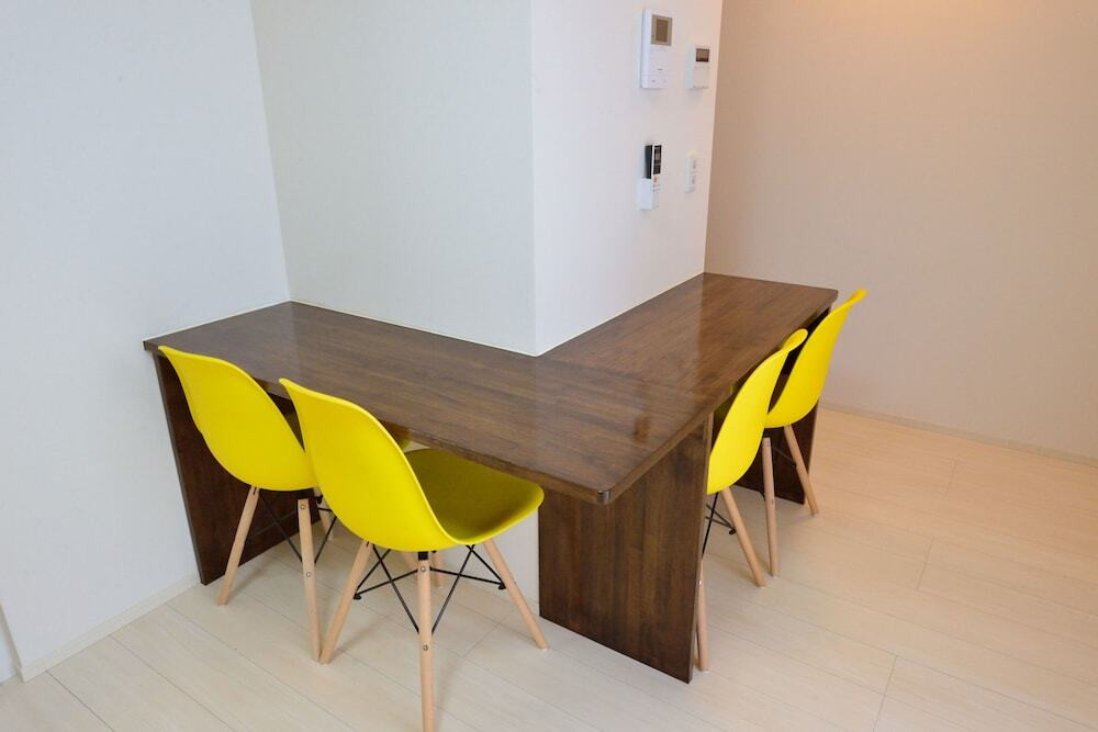 客室内のダイニングエリア