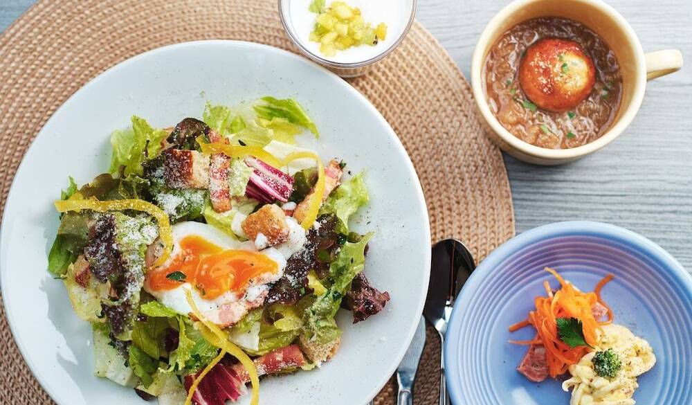 朝の光の中でいただく
ヘルシーな朝食 / 4