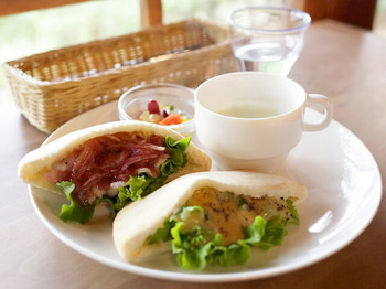 「茂庵」料理 1032769 ピタパンサンド