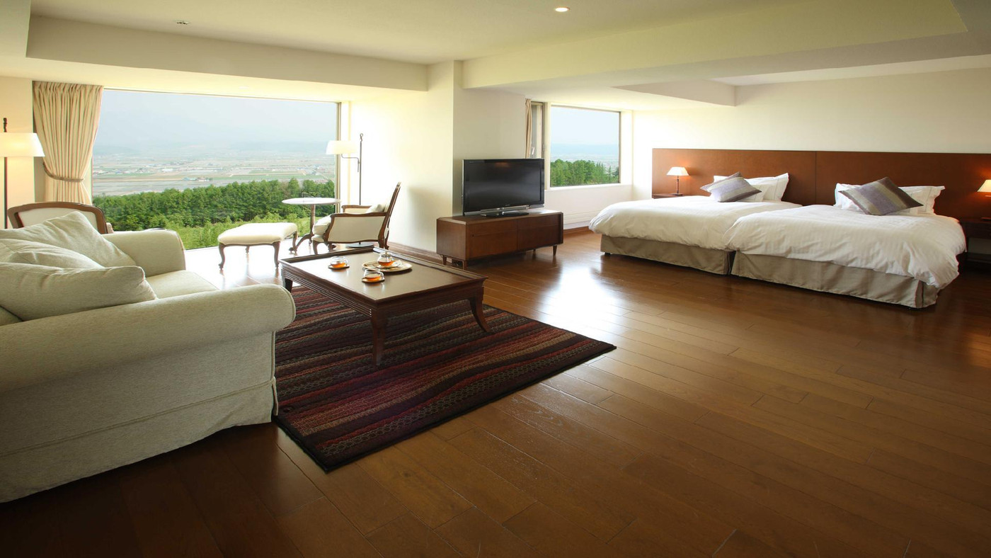 大雪山系と色彩の美しさを望む丘の上のホテル4287416