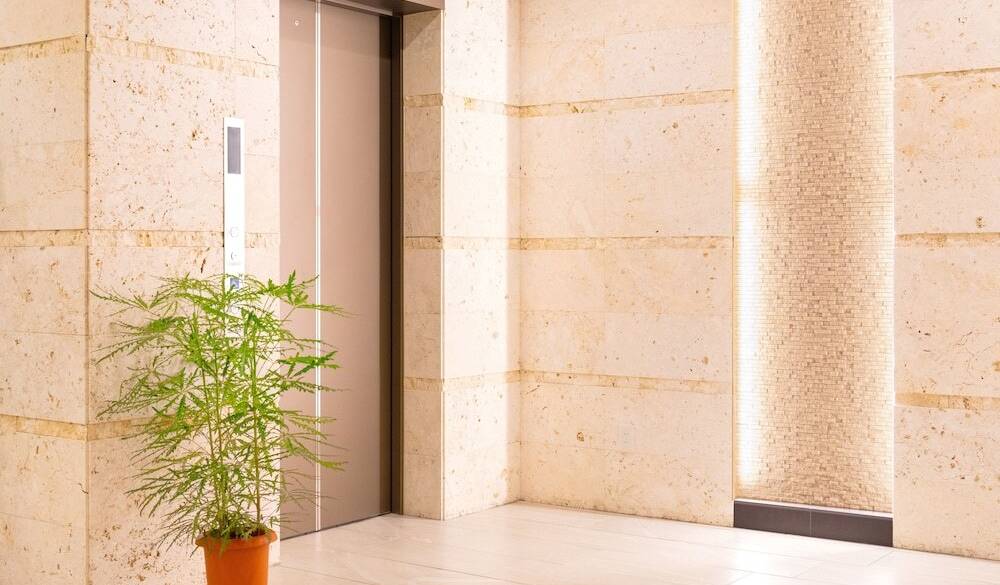 エレベーターホール / 3