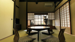 町屋　西対 (ベッド + 布団)