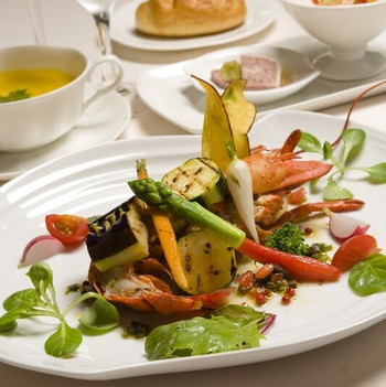 「＋美食」のおもてなしに酔いしれるホテル3501909