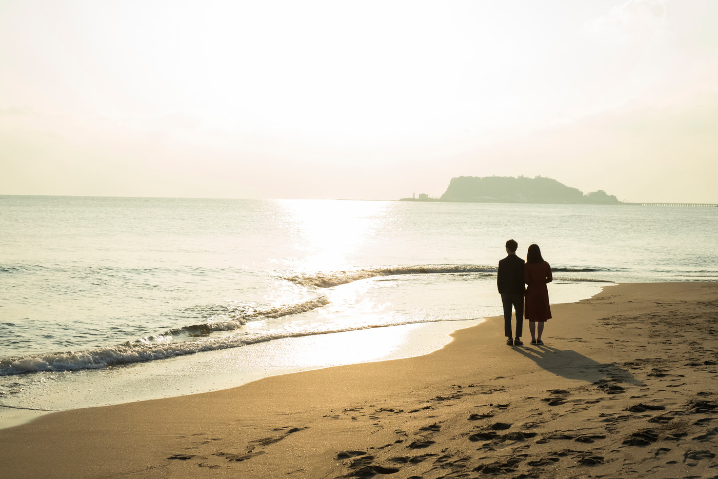 カップル　海岸