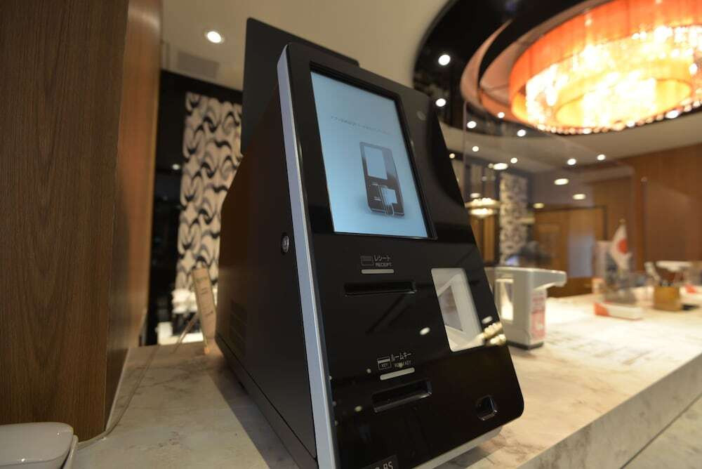 チェックイン / チェックアウト キオスク