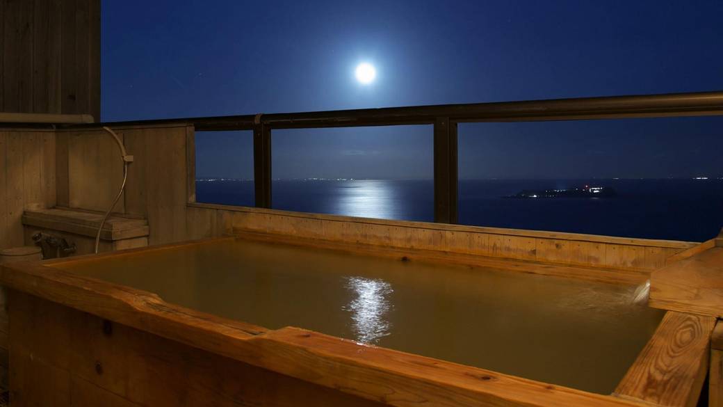 お部屋の露天風呂で
さらに名湯を味わう / 1