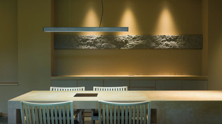 お食事を客室に備えた専用の扉にお届けする完全セルフサービスのデラックススイート 103 禁煙