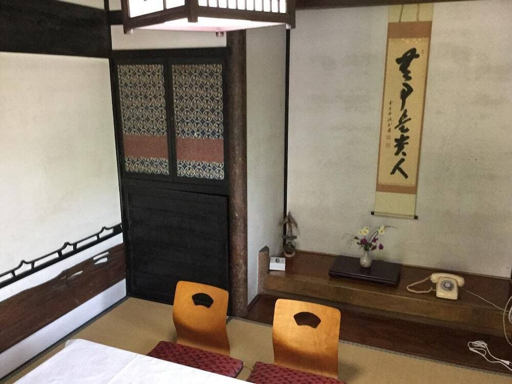 客室内のダイニングエリア