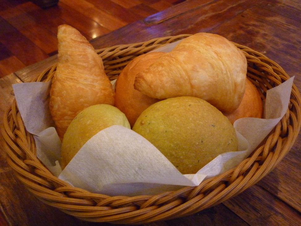 「我無らん」 料理 45437226 朝食のパン2人分