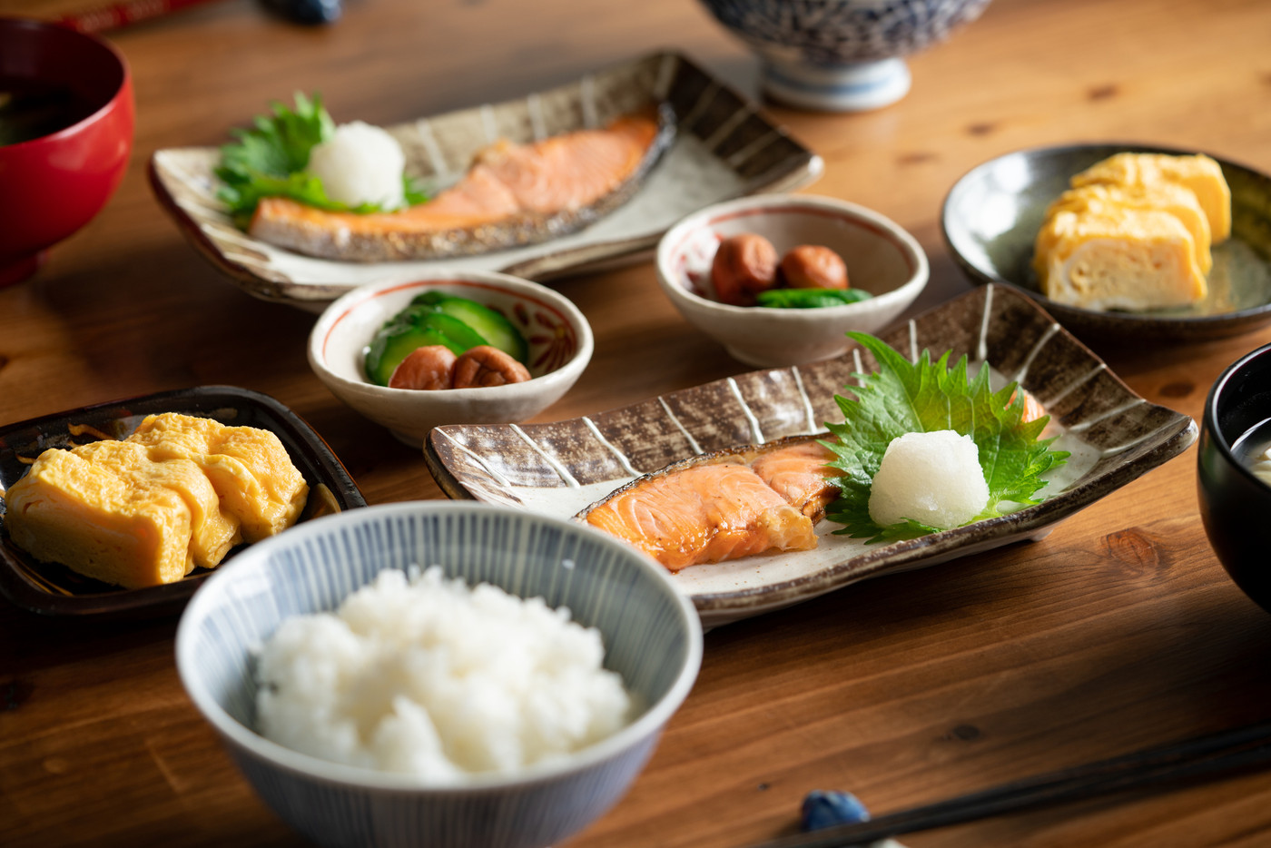 日本の朝の食卓