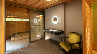 源泉かけ流し露天風呂付【秋の館・和洋特別室／養老の間】禁煙