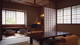 温泉掛流し露天風呂 広々浴室に高野槇の湯舟 68平米 (遠霞) 禁煙