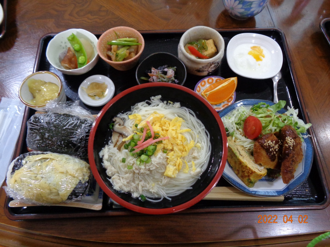 郷土料理とか、鶏ソーメンは3回目です