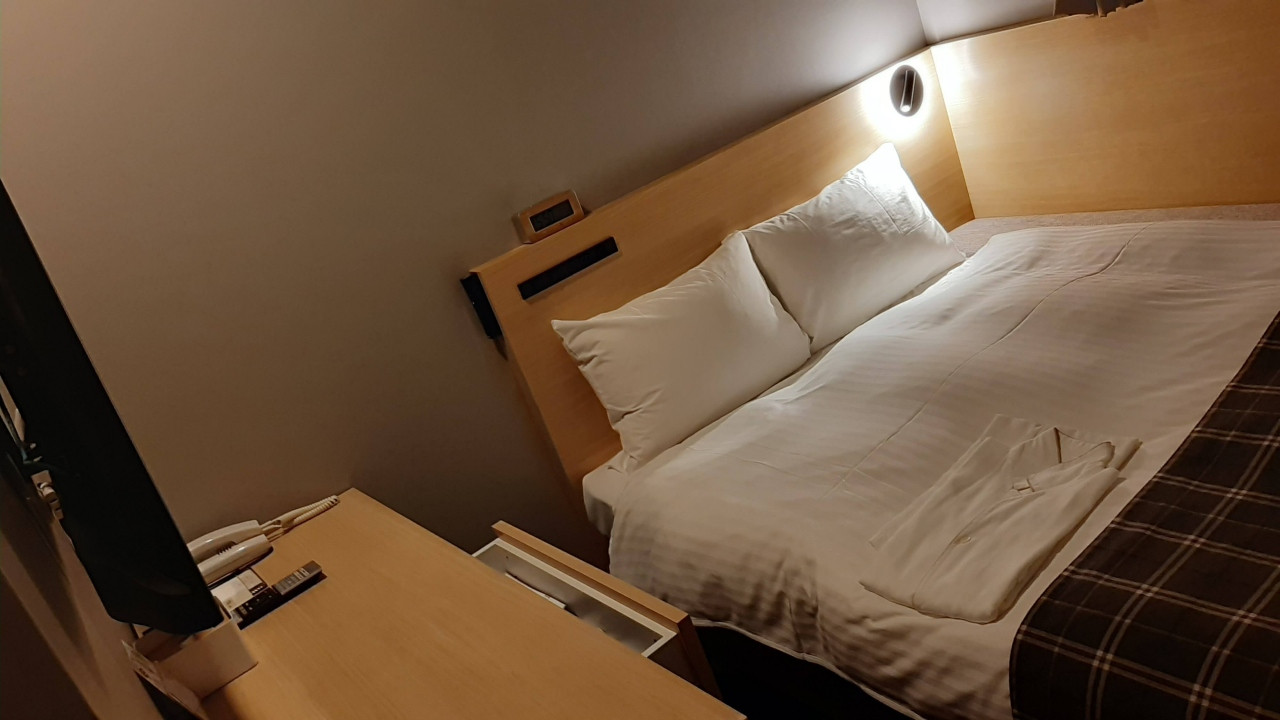 ベット横の隙間がパットで埋められているのがgood！