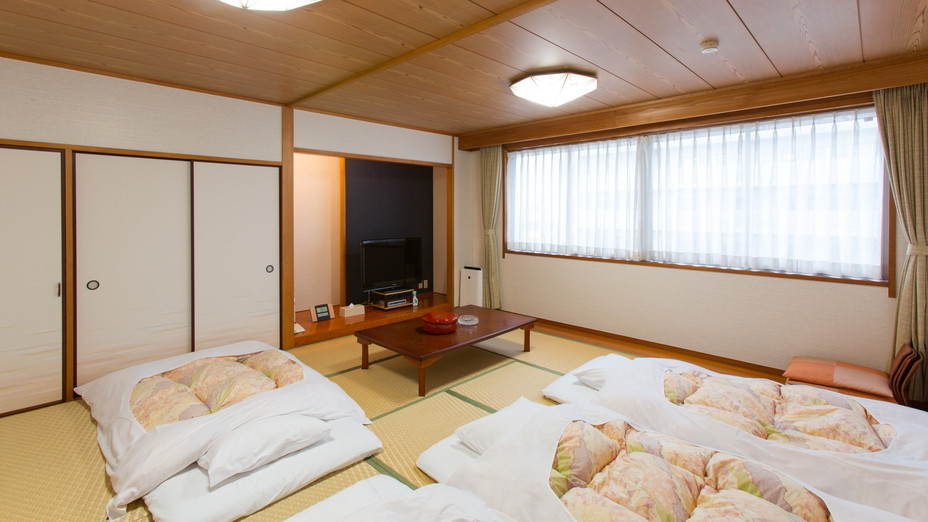 畳の上でゴロゴロ♪みんなでゆったり寛げる4249848