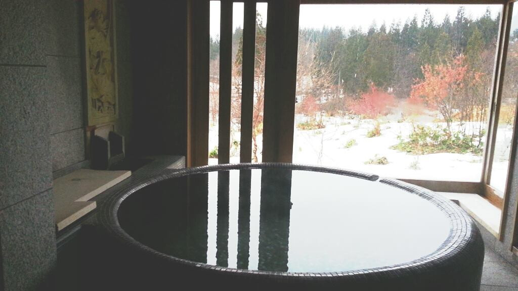 「角館山荘侘桜」 内観 27355035 全室源泉掛け流し。窓を全開にできます。