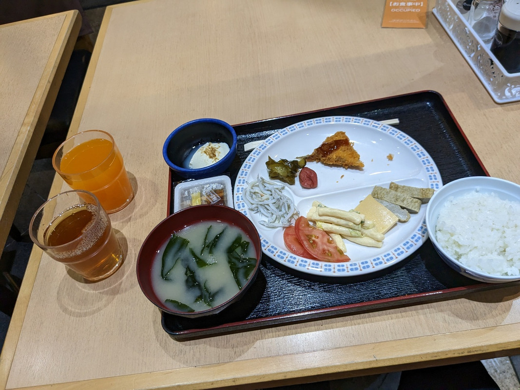 １階和食レストランの朝食ビュッフェ