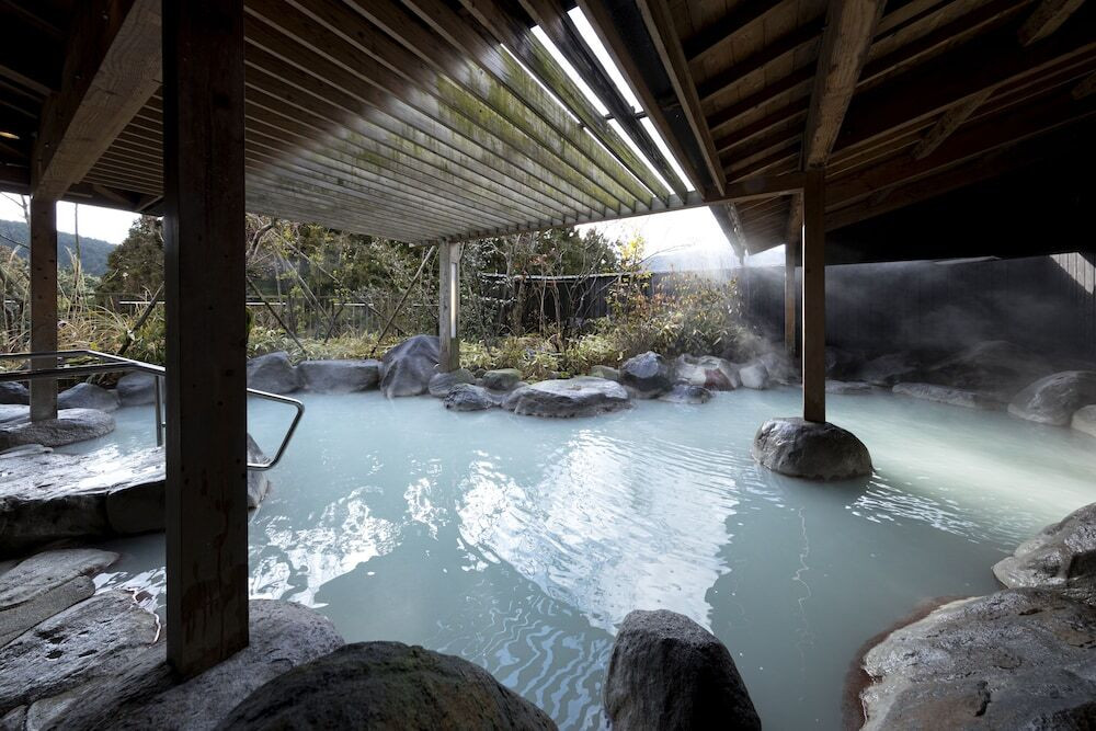 豊かな自然に心洗われる“源泉かけ流しの宿”3844340