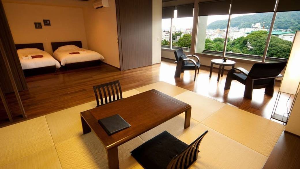 ゆったりくつろげる
窓の大きな客室 / 1