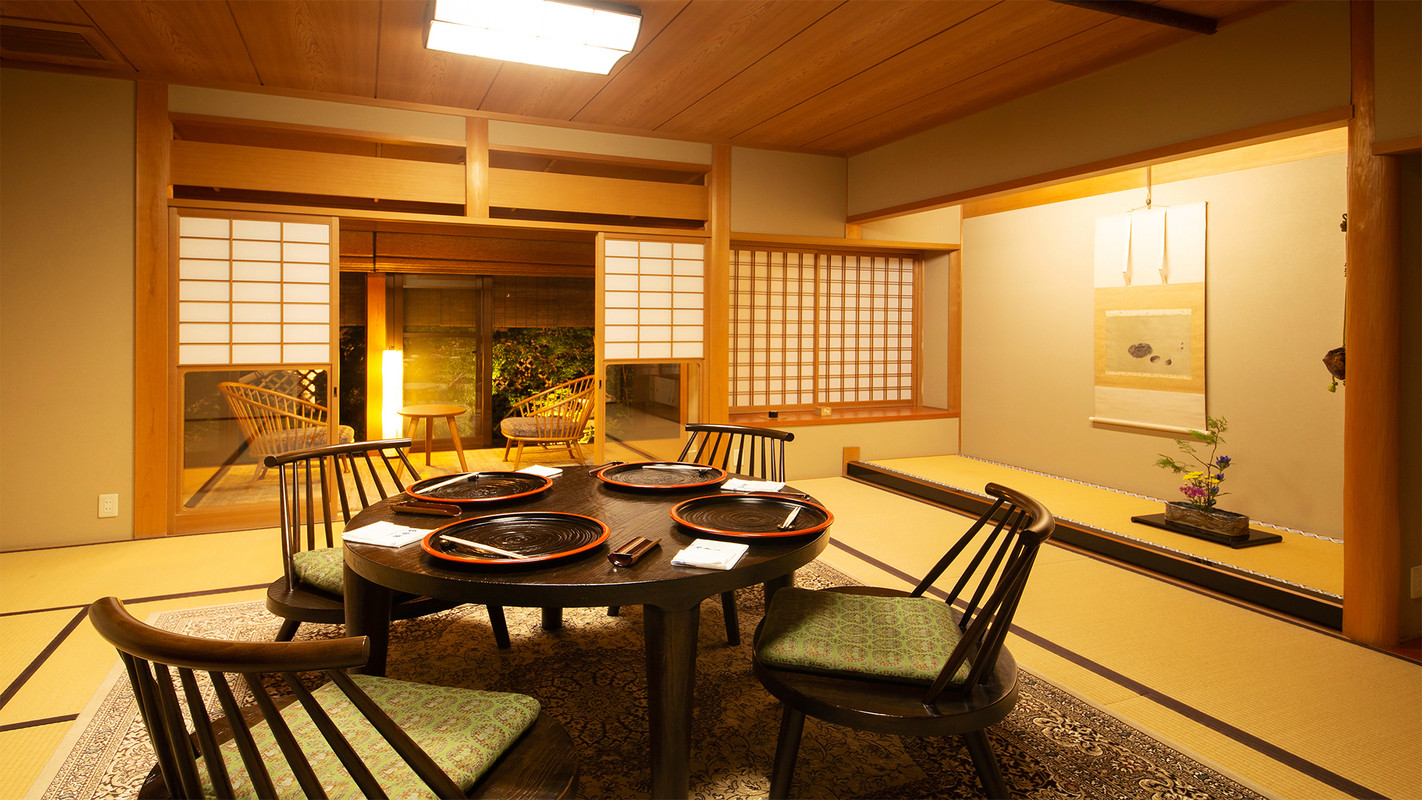 新館 雲母 本間