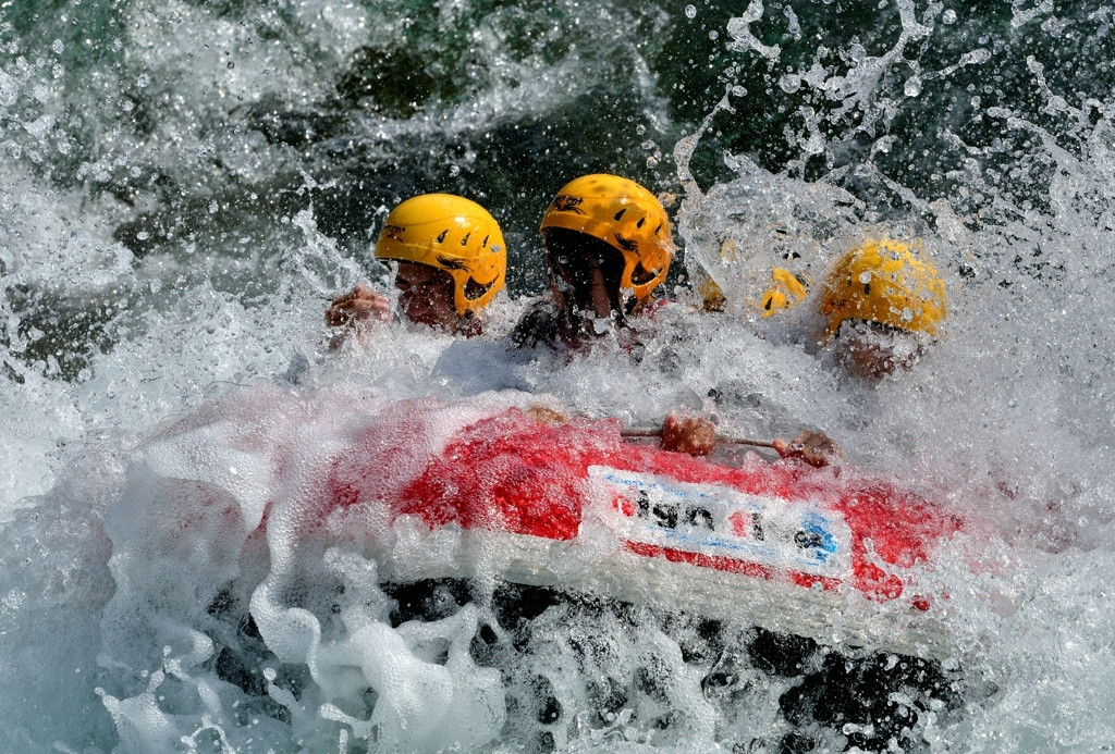 高知・徳島のラフティング体験で体を動かす！3512372