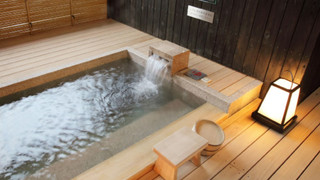 デラックス和洋室　タイプＢ（露天風呂付き/ 定員2〜5名/チェックイン18時まで / 最終夕食時間19:30）