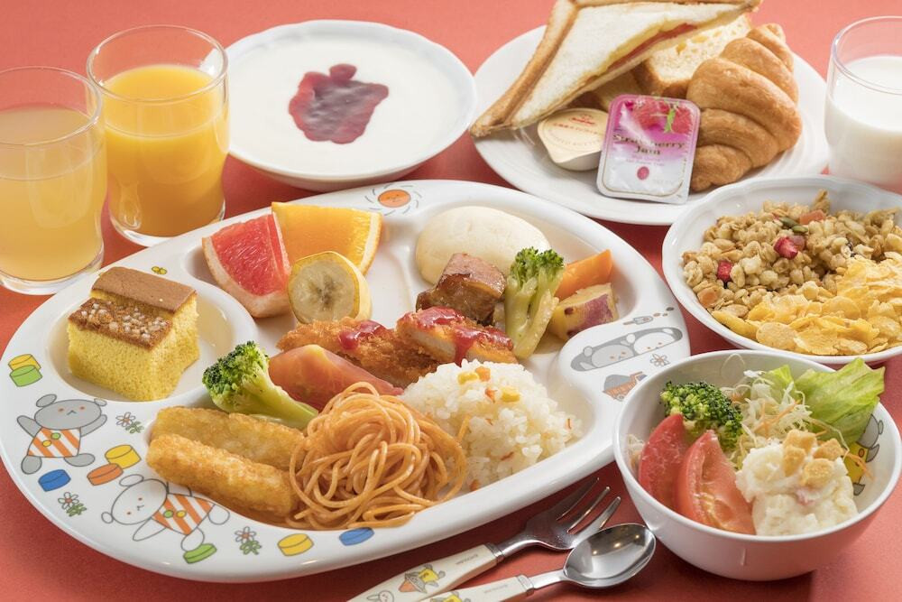 観光や買い物に便利な立地。川の字で眠れるハリウッドツインがおすすめ4069986