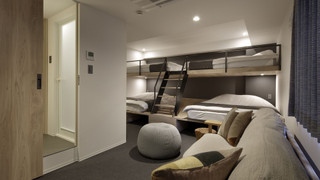 ファミリールーム (二段ベッド·専用シャワー&トイレ付)