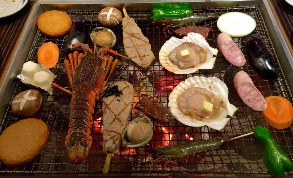 新鮮な魚介やお肉を
香ばしい炉端焼きで / 4