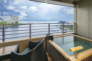 When you're tired, take a relaxing trip to a hot onsen with a spectacular view of Lake Biwa♪3396634