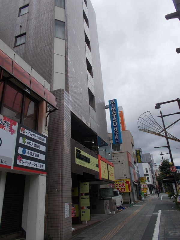 通りからの様子です。